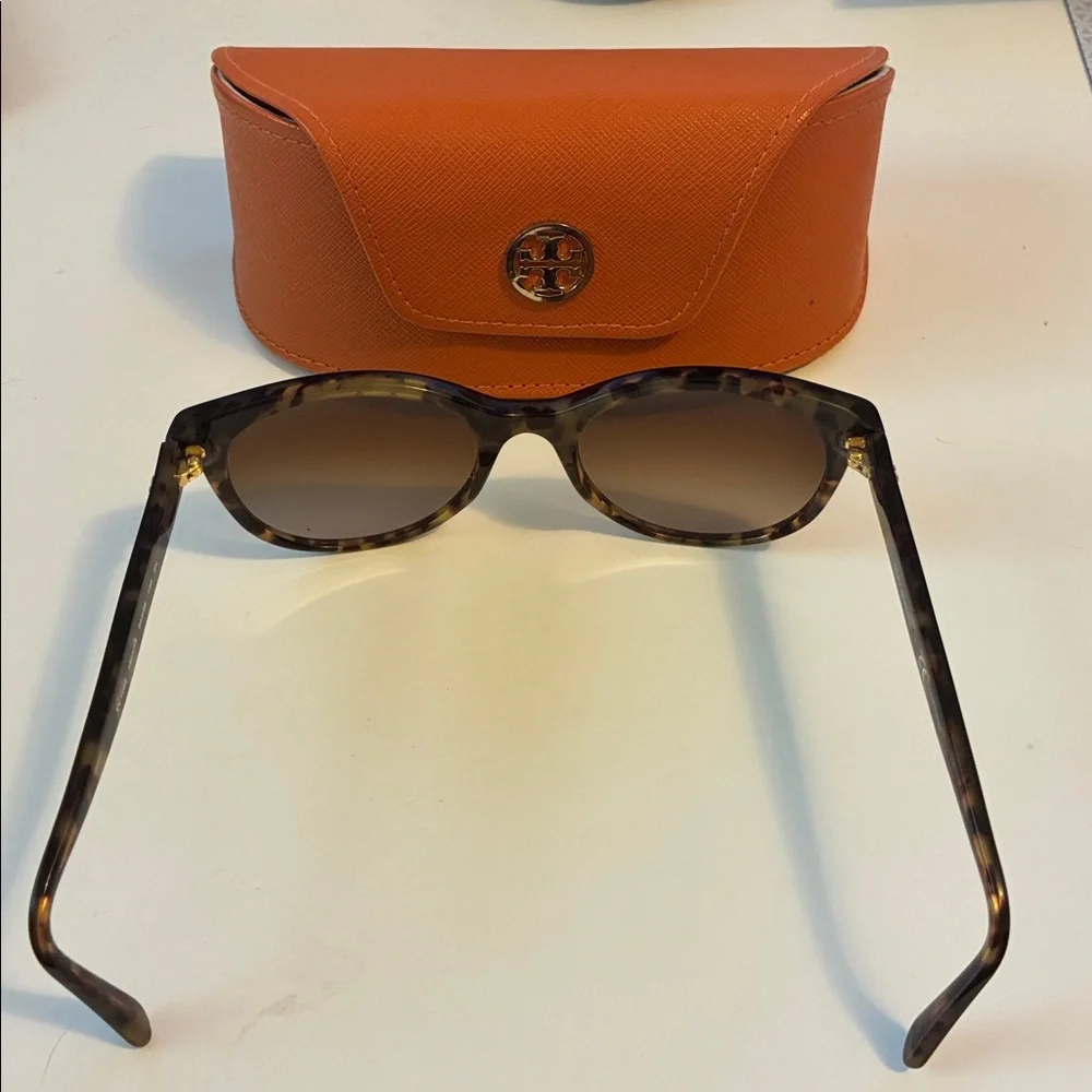 Tory Burch great sunglass